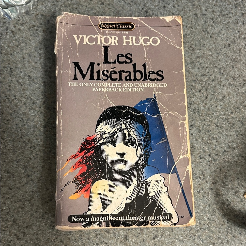Les Misérables Paperback Book